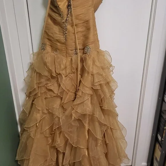 Grad dress - Picture 2 of 2